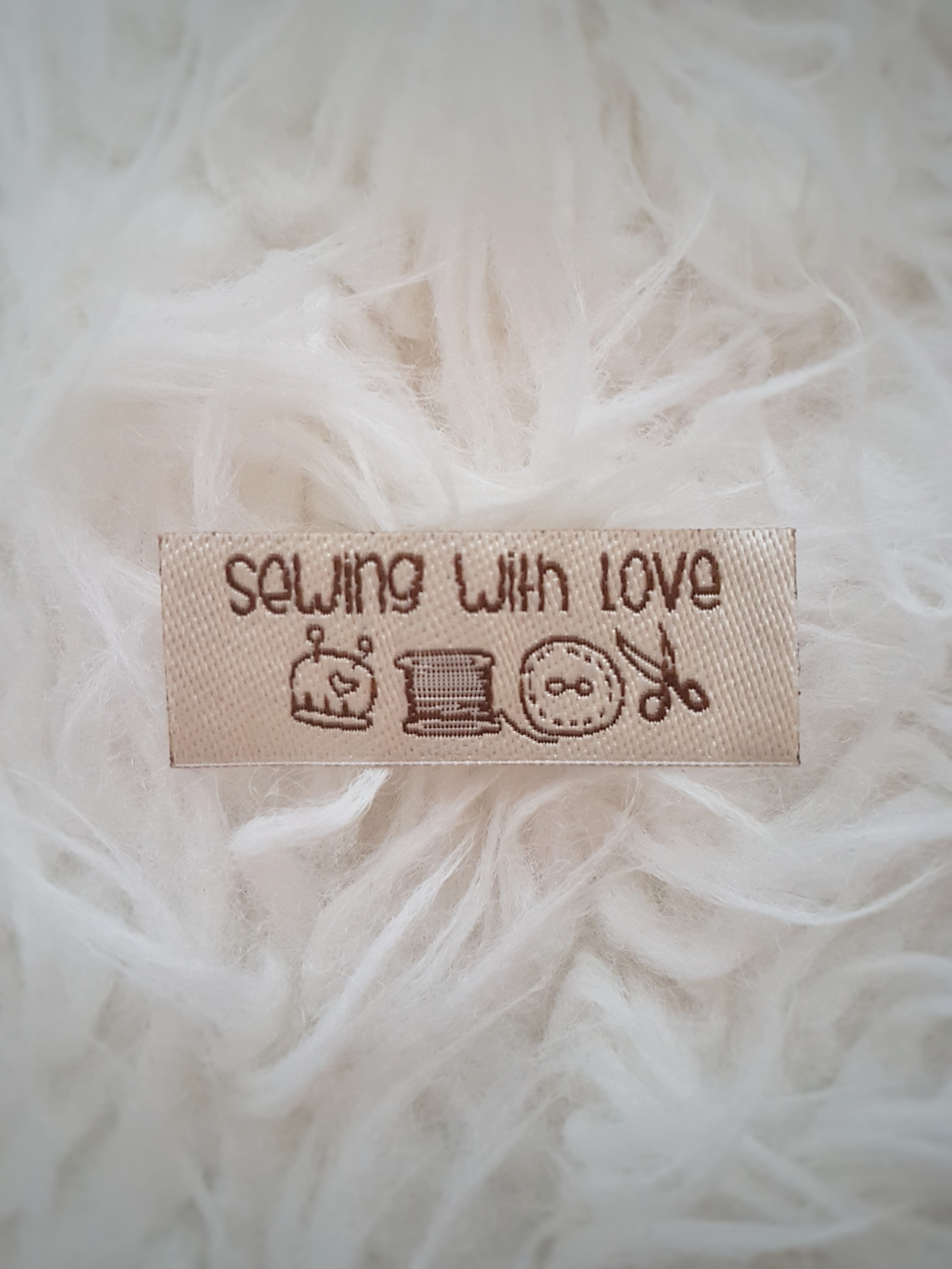 Nažehľovačka tkaná béžová SEWING WITH LOVE (5 x 2cm)