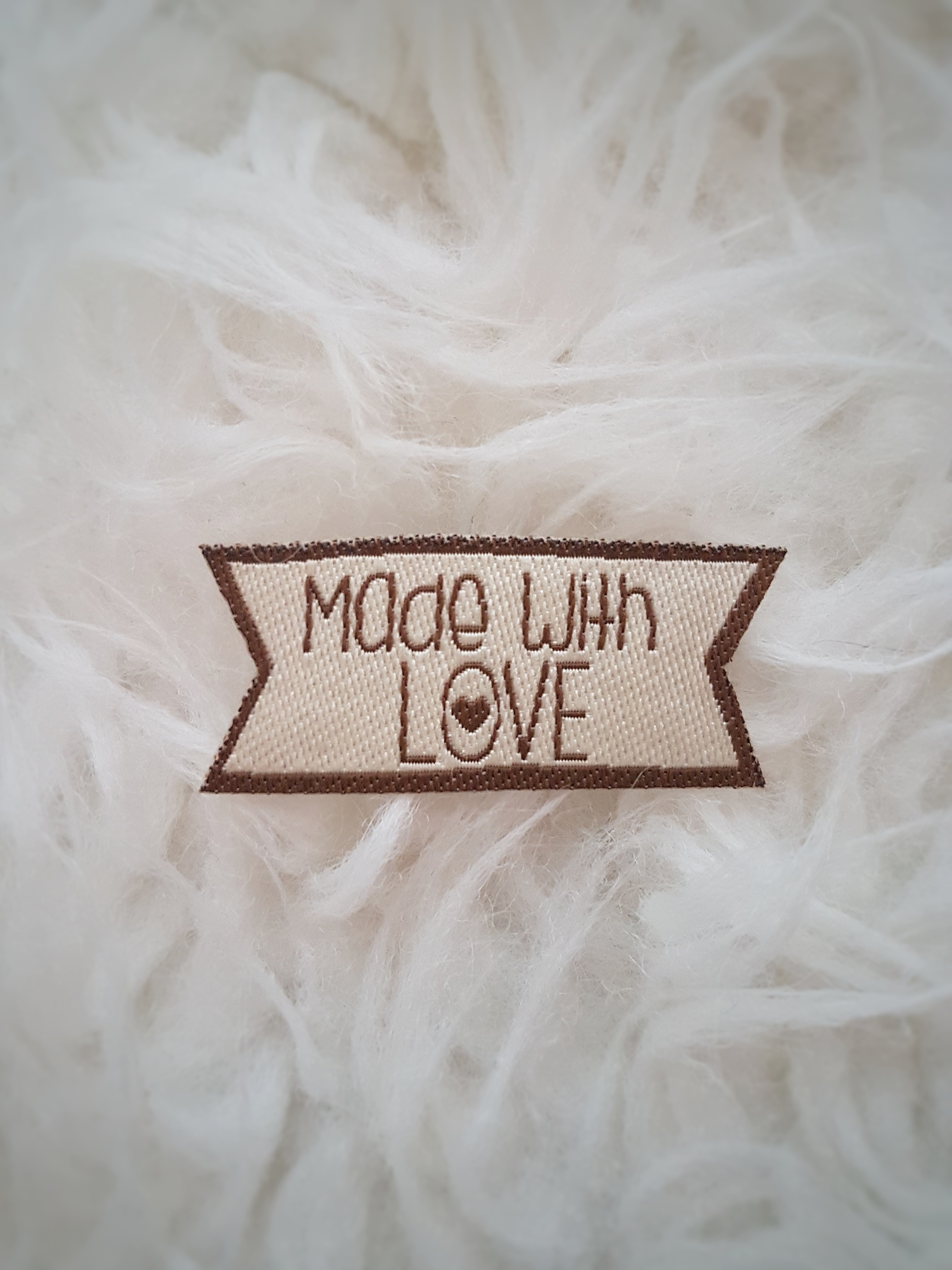 Nažehľovačka tkaná béžová MADE WITH LOVE (4,5 x 2cm)