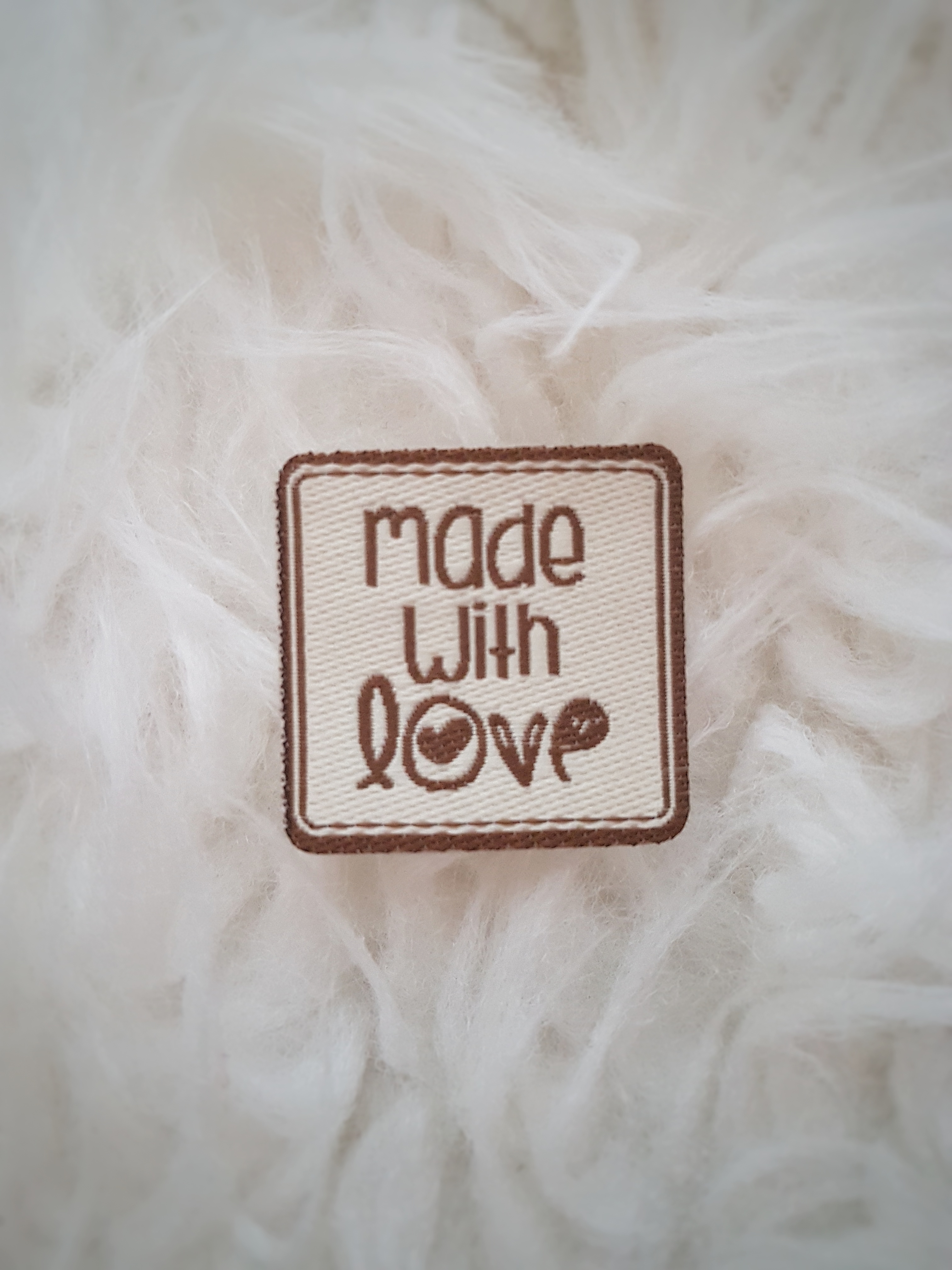 Nažehľovačka tkaná béžová MADE WITH LOVE (3 x 3cm)
