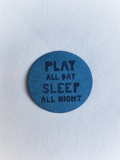 Nažehľovačka PLAY ALL DAY SLEEP ALL NIGHT (5 cm, modrá)